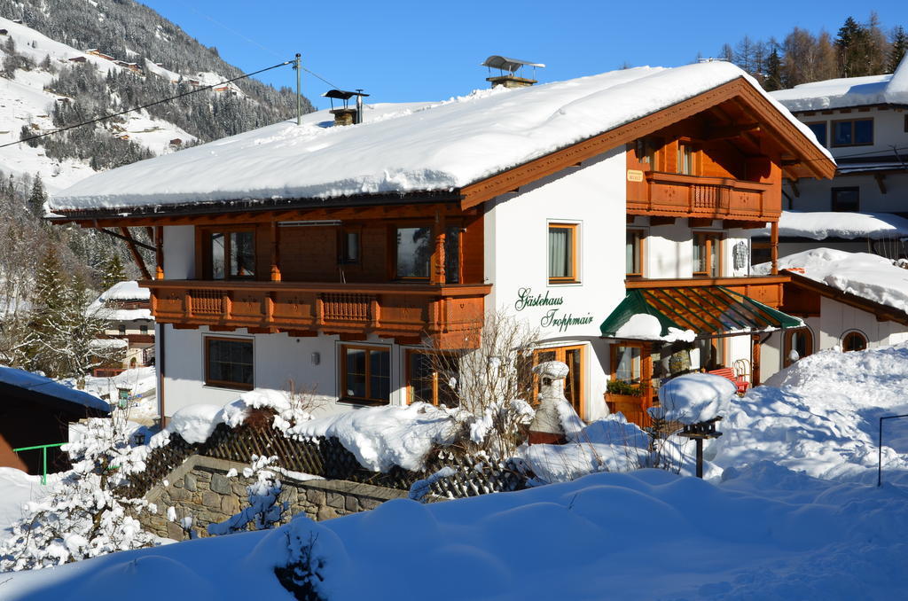 Gaestehaus Troppmair Acomodação com café da manhã Finkenberg Exterior foto